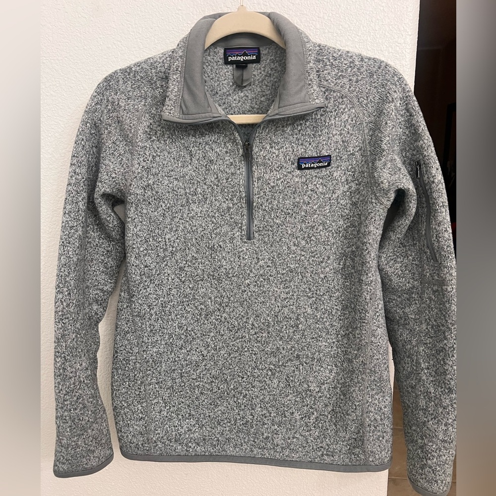 Patagonia Woman’s Heather Gray Half-Zip Fleece Pullover.    Excellent condition